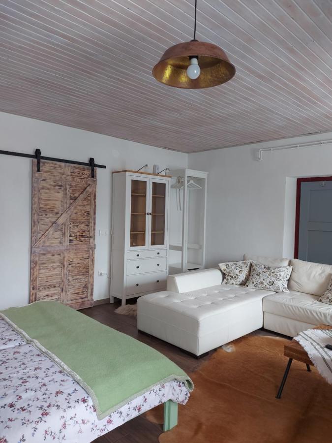 Pr' Sovarjo Apartment *